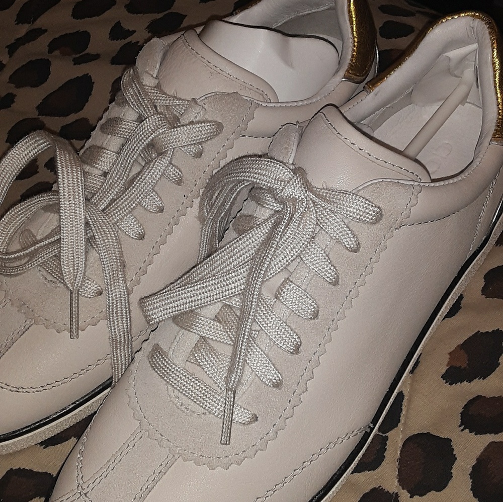 Shoe - Picture 3 of 3